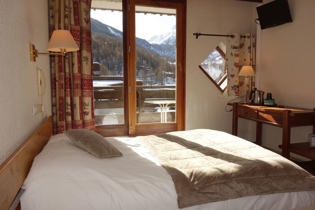 Hôtel L'Escale Blanche Les Orres Zimmer foto